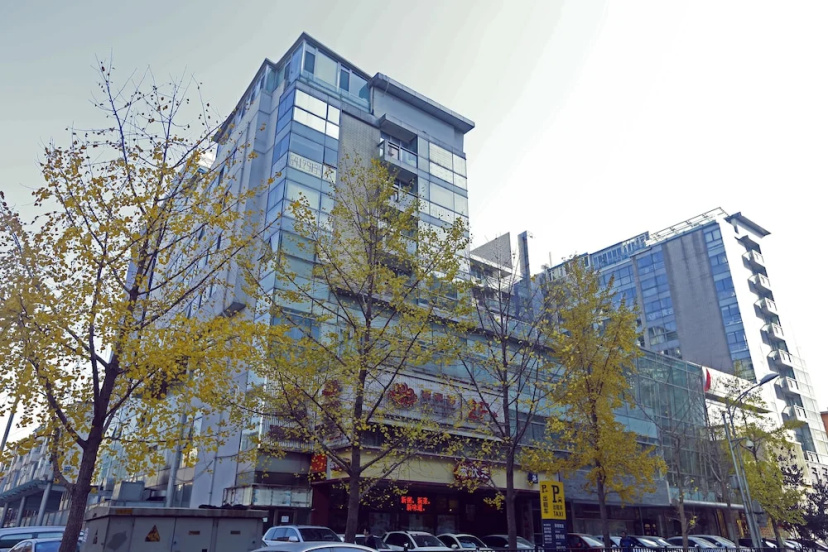 BeiJing YuanJia Apartment nearby Sanlitun — отель с удобным расположением в Пекине