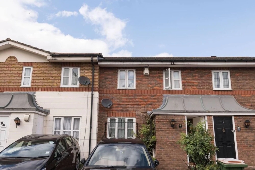 Modern & Spacious - Walk to London Excel- Parking — забронировать отель в Лондоне