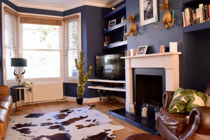 2 Bedroom House in Shepherd's Bush — отель с удобным расположением в Лондоне
