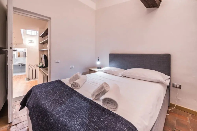 Stunning 2BD Apt 7min Walk to Duomo — отель с удобствами в Флоренции