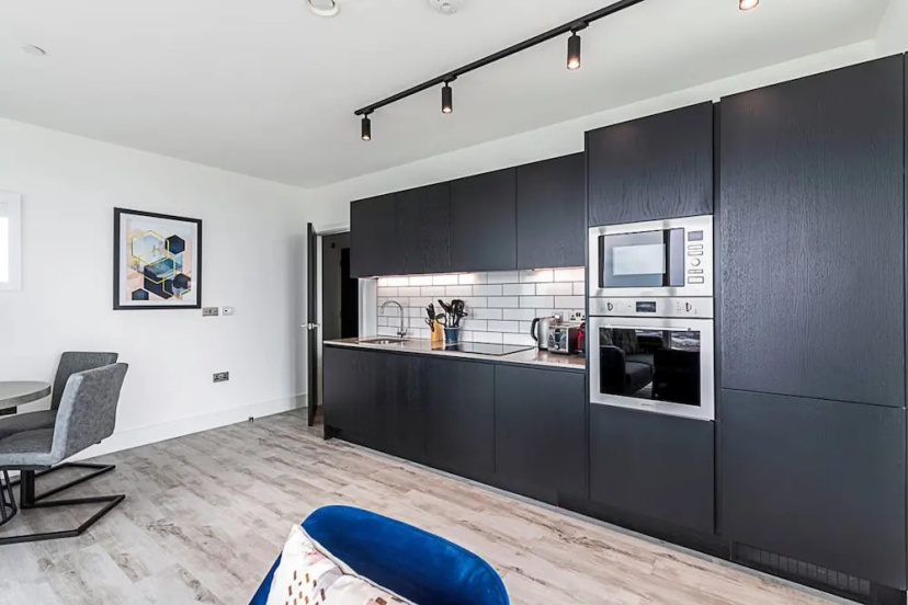 Two Bedroom Luxury Retreat At North Acton, London — комфортный отель в Лондоне