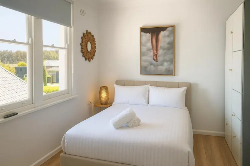 Light Filled 3-bed Coastal Home at Brighton Beach — отель с удобствами в Сиднее