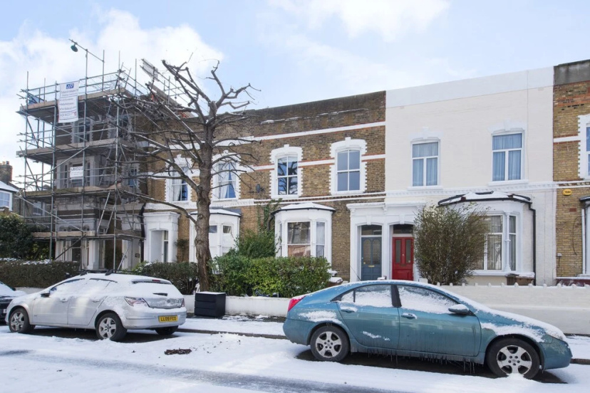 Stylish 2BR Apartment Near Hackney — отель с удобствами в Лондоне