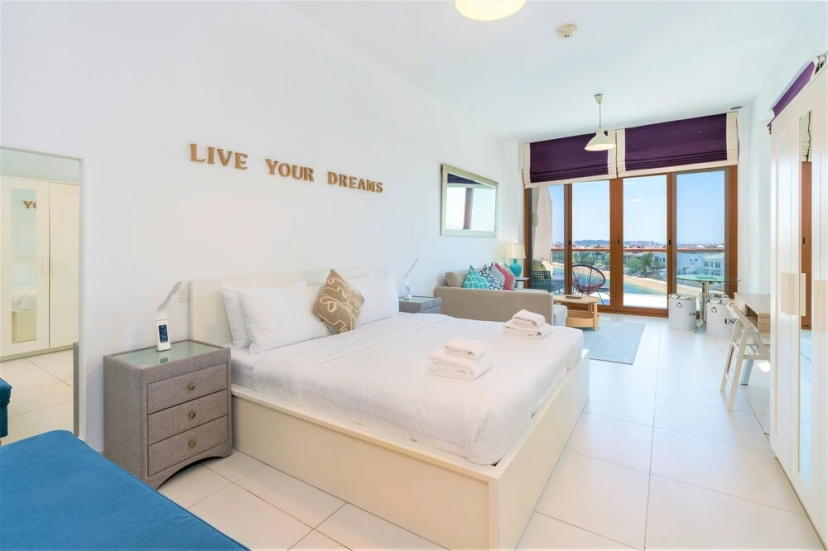Luxurious Studio With Breath-taking Palm Views — отель с удобным расположением в Дубае