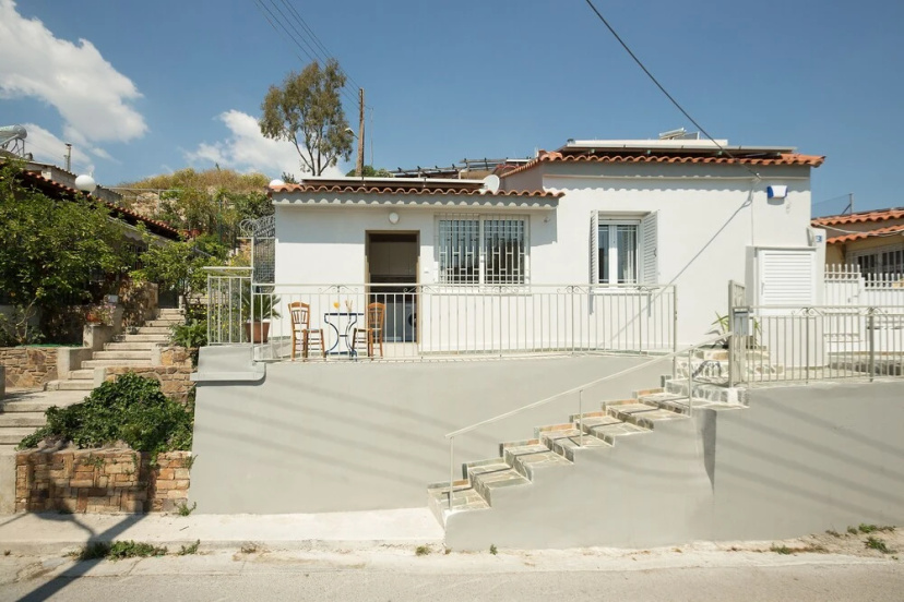 Цены на Splendid Views from a Cozy Cottage with a Garden Terrace в Афины