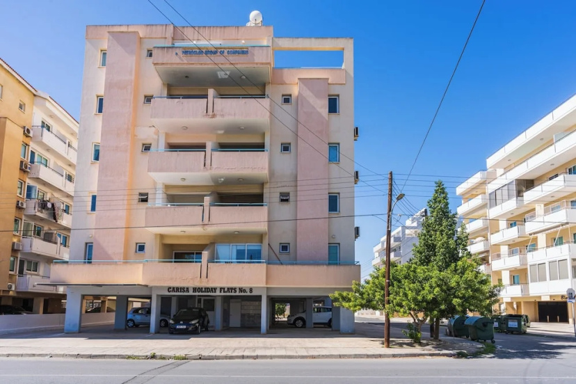 Calina - 3-BR Apt & Pool in Mackenzie — отель с удобствами в Ларнака