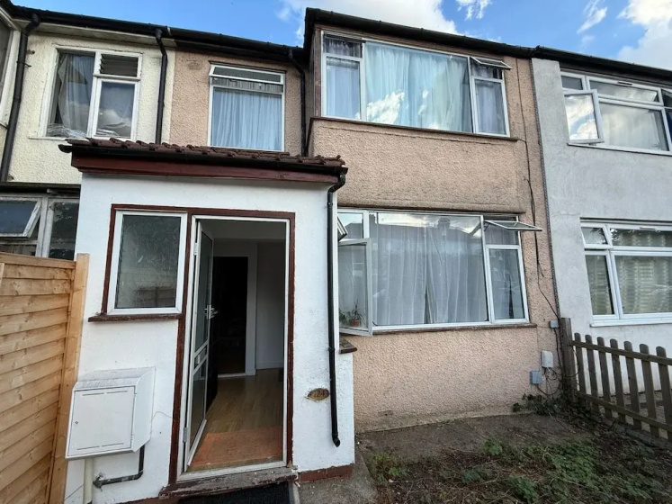 Duplex Sleeps 4 With Pets Allowed — забронировать отель в Лондоне