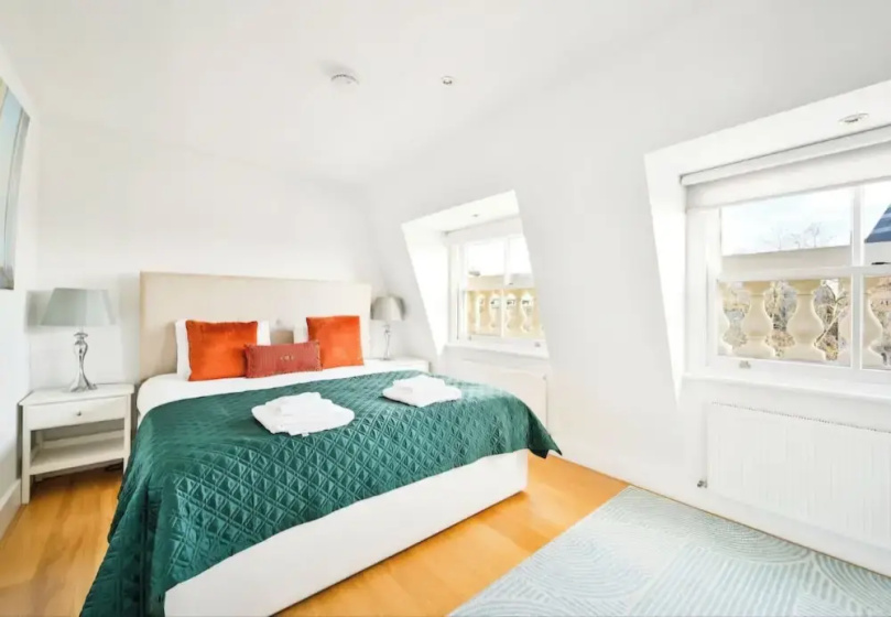 Цены на Luxury 3-bed Kensington Apartment - Sleeps 6 в Лондоне