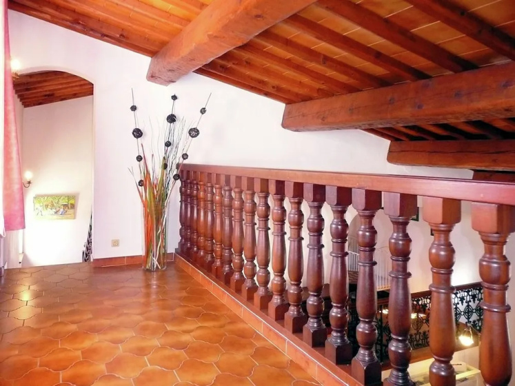 Sprawling Villa in Saint-tropez With Swimming Pool — отель с удобствами в Сент-Тропезе