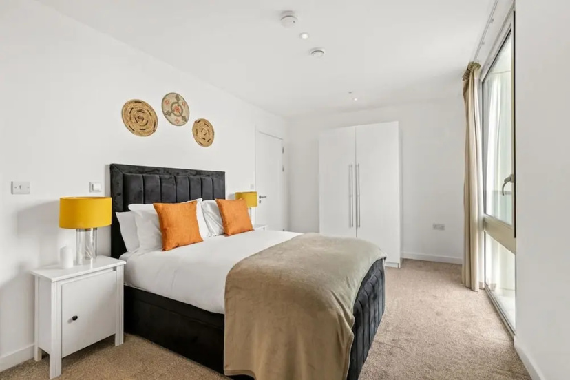 Цены на East Village Luxury Apartment - London в Лондоне