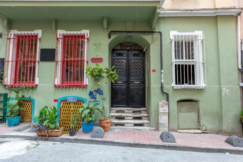 Renovated apartment at the heart of Istanbul with huge terrace — отзывы гостей и цены