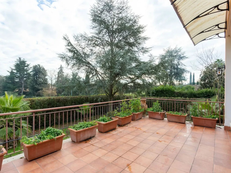 Wonderful Villa Near the Center of Rome, With Private Swimming Pool — забронировать отель в Риме