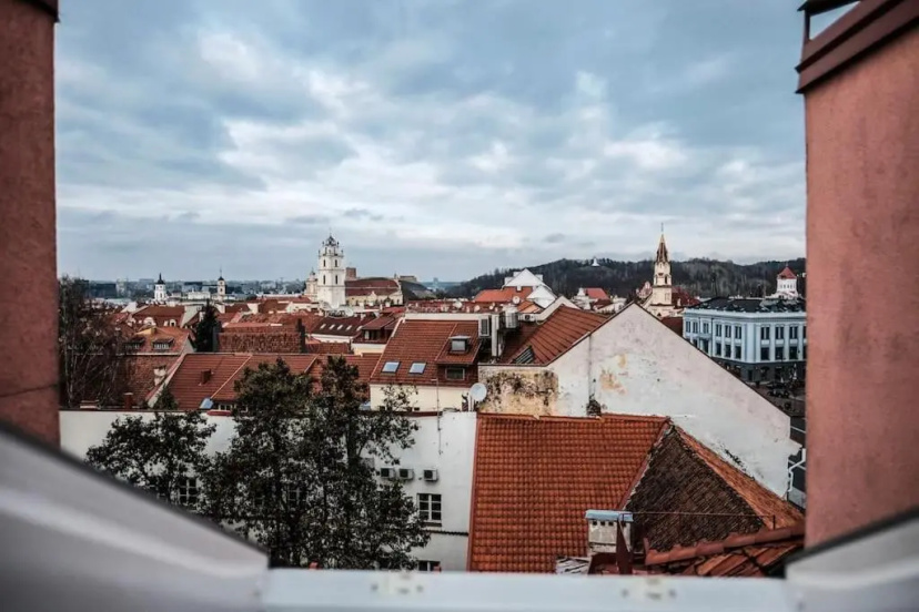 #stayhere - Spacious Luxury Town Hall 3BDR Apartment — отель с удобным расположением в Вильнюсе