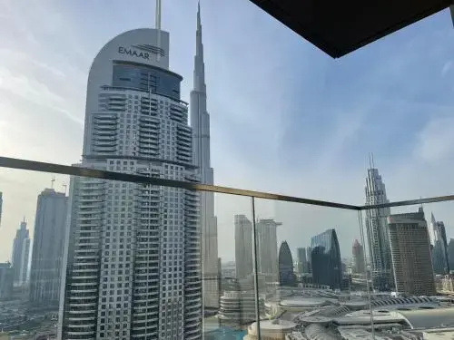 Burj Khalifa view, 3 Bedroom Apartment in Boulevard Point, Connected to Dubai Mall — комфортный отель в Дубае