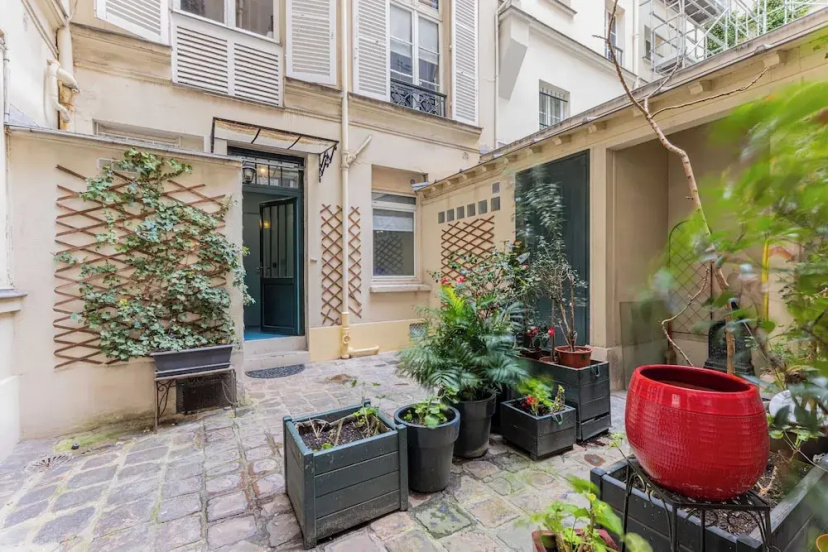 Exceptional Apartment 2bd/6p - Tuileries/louvre — отель в Париже, Франция