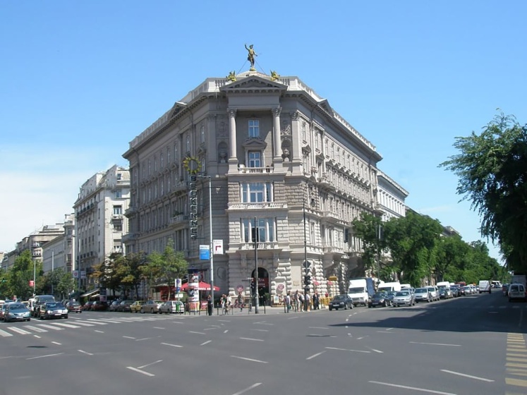 Цены на Andrassy2 Apartment - fireplace, A/C, free Wifi, city centre в Будапеште