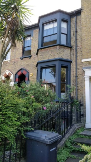 Цены на 3 Bedroom Apartment Overlooking London Fields в Лондоне