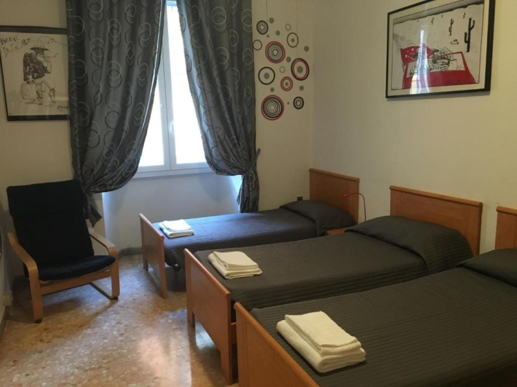 Delightful apartment 100 meters from the Colosseum — отель с удобным расположением в Риме
