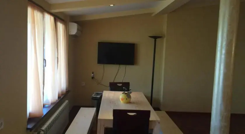 Large loft on Paliashvili Street — отель с удобным расположением в Тбилиси