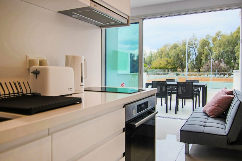 Цены на Phaedrus Living: Seaside Luxury Flat Harbour 103 в Пафос