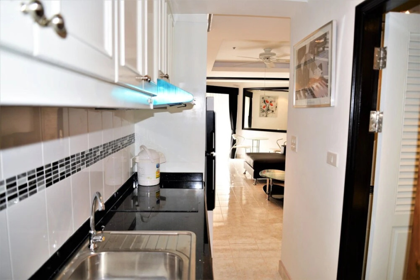 Цены на Room in Condo - Stylish 1 bed Apartment at Jomtien Beach Condominium в Паттайе