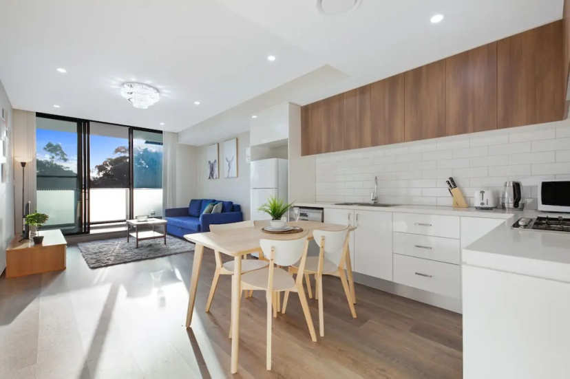 Wentworthville 2 Bedrooms 2 Bathrooms with Free Parking by KozyGuru — отель с удобствами в Сиднее