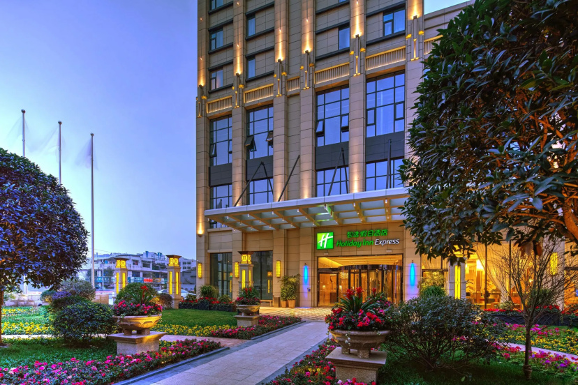Holiday Inn Express Chengdu Huanhuaxi by IHG — отель в Чэнду для деловых поездок
