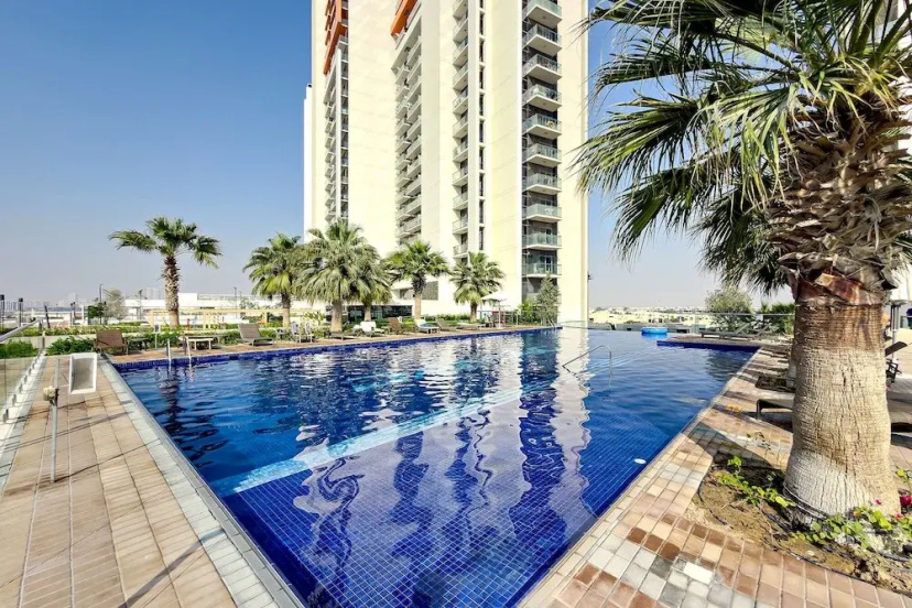 Stylish 1BR Apartment at Golf Gate — комфортный отель в Дубае