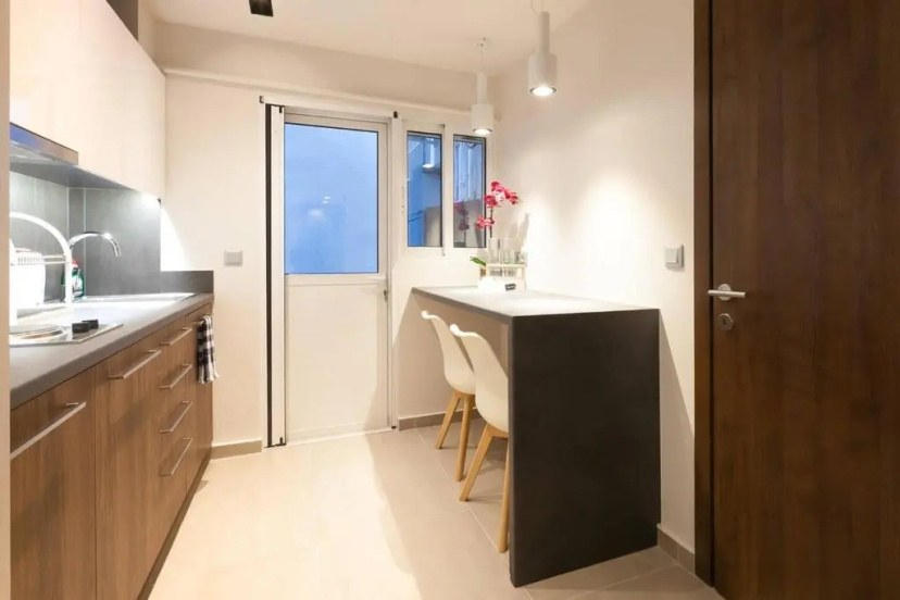 TONI'S 2BD Home for our Mighty World Travelers! — забронировать отель в Афины