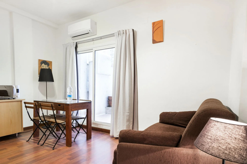 Apartamentos Laforja — отель с удобным расположением в Барселоне