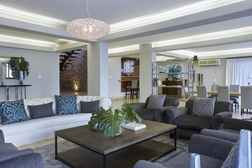 Luxury Camps Bay Villa With Large Patio and Private Pool Wescamp — отель с удобным расположением в Кейптауне