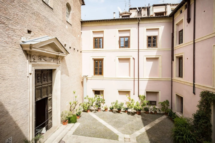 Domus Colosseo — отель с удобным расположением в Риме