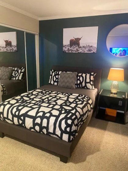 Cow loft Free WIFI and PARKING — забронировать отель в Лос-Анджелесе