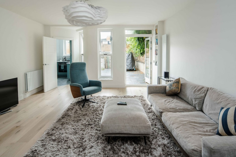 Stylish 2 Bedroom / 2 Bath In Notting Hill — отель с удобным расположением в Лондоне