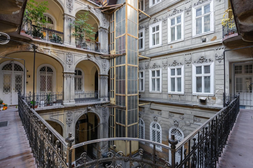 Premium Art Deco Apartment at Broadway // 4BDR & 3BR — отель с удобствами в Будапеште