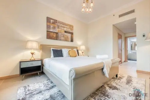 Distinctive 1 BR at Shoreline 5 Palm Jumeirah by Deluxe Holiday Homes — отель с удобствами в Дубае