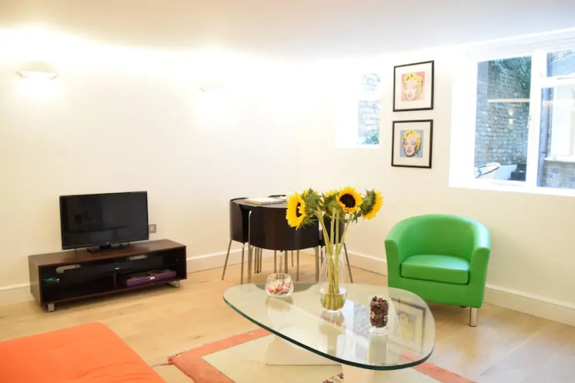 Stunning 1 Bedroom Apartment in Kennington — отель с удобствами в Лондоне