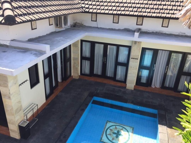 Luxury Family Three Bedroom Villa — отель с удобным расположением в Кута