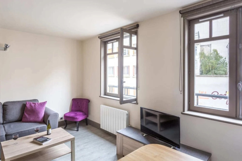 Bright Renovated Parisian Apartment — забронировать отель в Париже