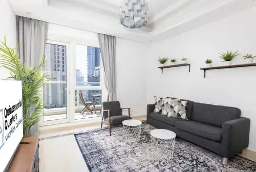 Beautiful & Bright 2BR + kids - 7min to Dubai Mall — отель с удобствами в Дубае