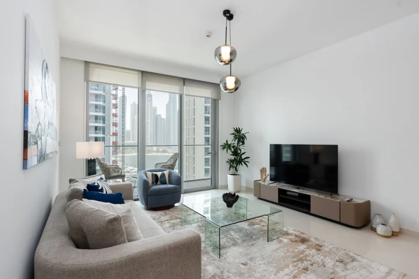 Contemporary 1BR w Dubai Marina Glimpse — комфортный отель в Дубае
