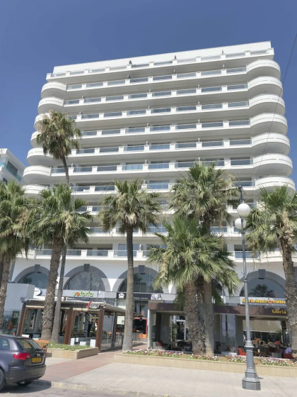 Finikoudes Luxury Apartments — отель с удобным расположением в Ларнака