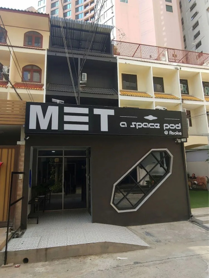 Met A Space Pod At Asoke — комфортный отель в Бангкоке