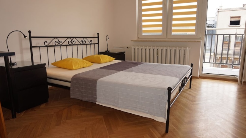 Цены на Foksal Apartment в Варшаве