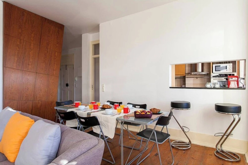 Цены на JOIVY Marvelous 3-bed home w/astonishing view&terrace, nearby St George Castle в Лиссабоне