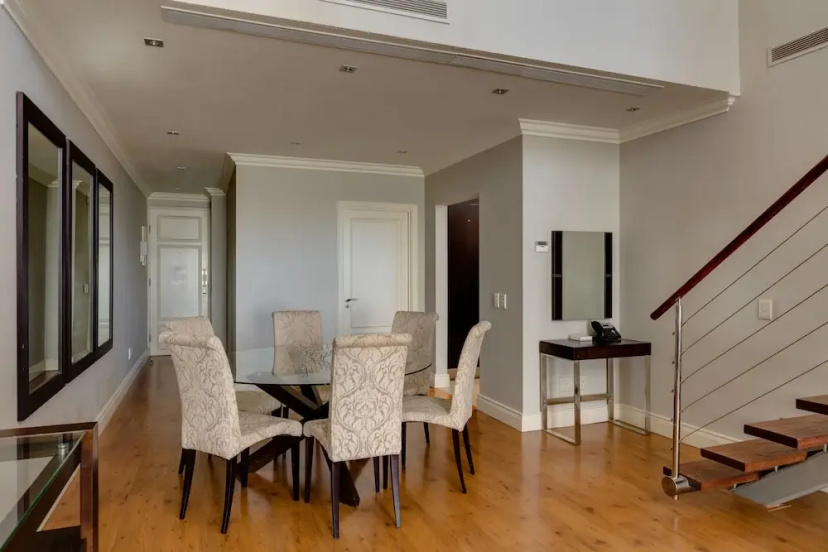 705 Cape Royale Luxury Apartment — отель с удобным расположением в Кейптауне