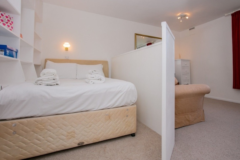 Studio Apartment in Putney With Balcony Sleeps 2 — отель с удобным расположением в Лондоне