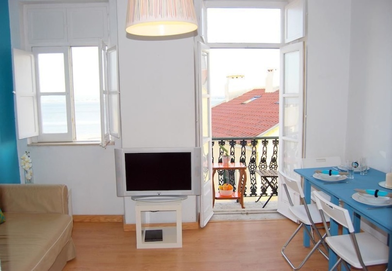 RH Vigário 2 Alfama View Apartment — отель с удобствами в Лиссабоне