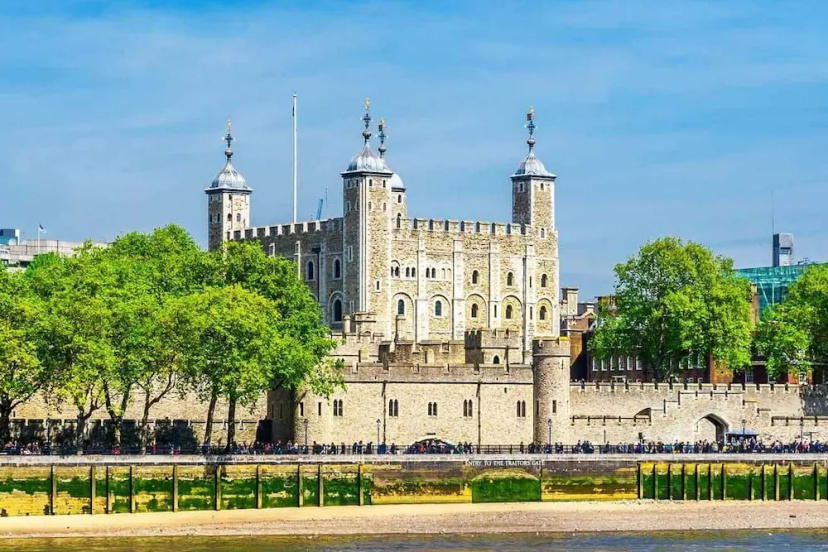 Central London 3-bed Apt, Sleeps 6, 3 Mins to Tube — комфортный отель в Лондоне