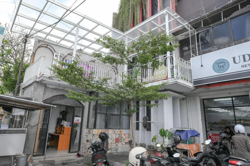 RedDoorz near Art Centre Bali — отель с удобным расположением в Денпасар